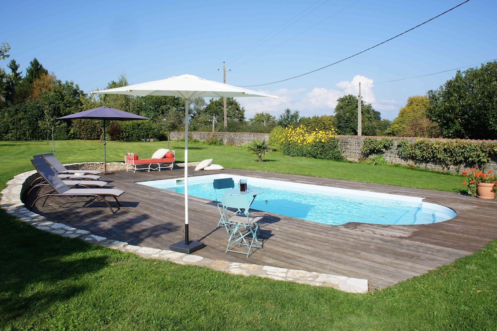 Holiday house with swimming pool located in a quiet village surrounded by nature