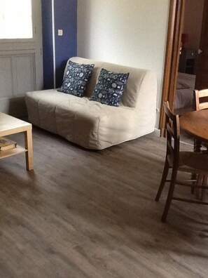 Télévision, table de tennis de table