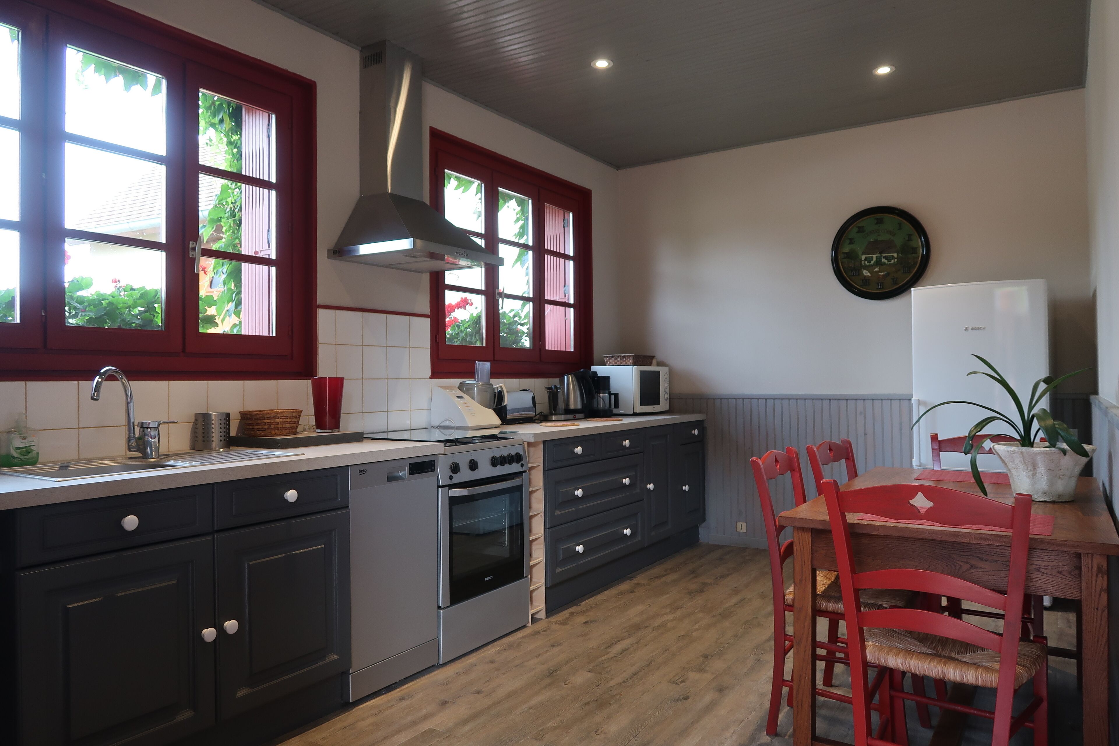 Holiday house with swimming pool located in a quiet village surrounded by nature