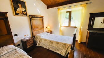 3 dormitorios, tabla de planchar con plancha, Internet y ropa de cama