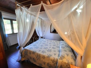 3 soverom, strykejern/-brett, internettilgang og sengetøy