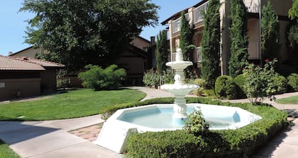 Hermoso condominio, cocina de granito, bóvedas, cerca de Zion's, Tuacahn, senderos para bicicletas