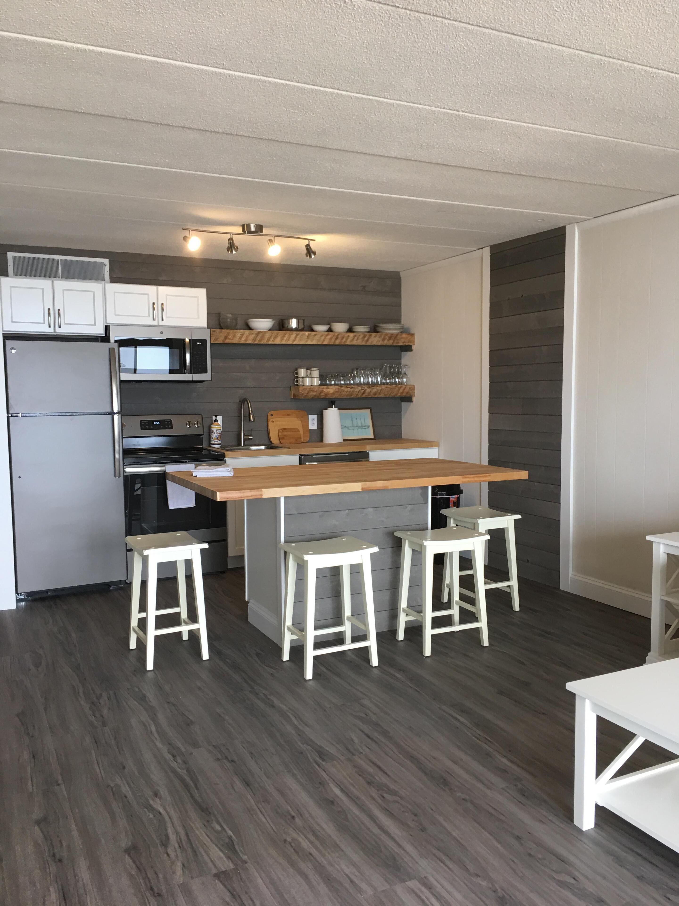 Oceanfront, huge balcony,  New Remodel in North Ocean City