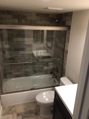 Bathtub, hair dryer, soap, shampoo - Oceanfront, huge balcony,  New Remodel in North Ocean City (Ocean City)