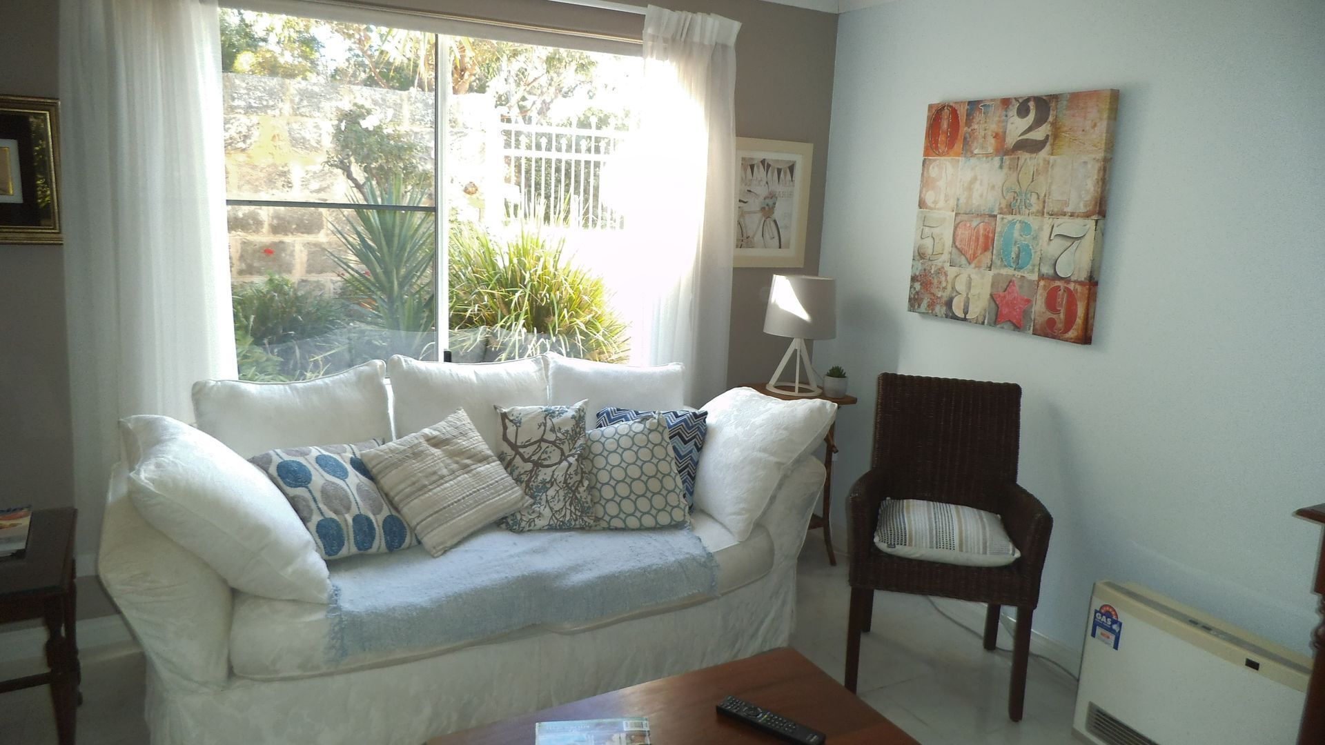 Cottage by the ocean Scarborough — image 11