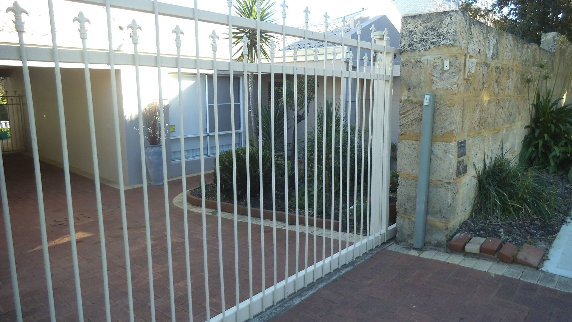 Cottage by the ocean Scarborough — image 2