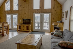 Smart TV, fireplace - Large Group Space Slopeside at Winterplace Ski Resort (Ghent)