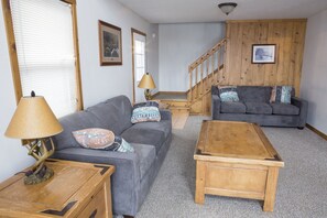 Smart TV, fireplace - Large Group Space Slopeside at Winterplace Ski Resort (Ghent)