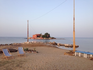 靠近海滩、沙滩椅