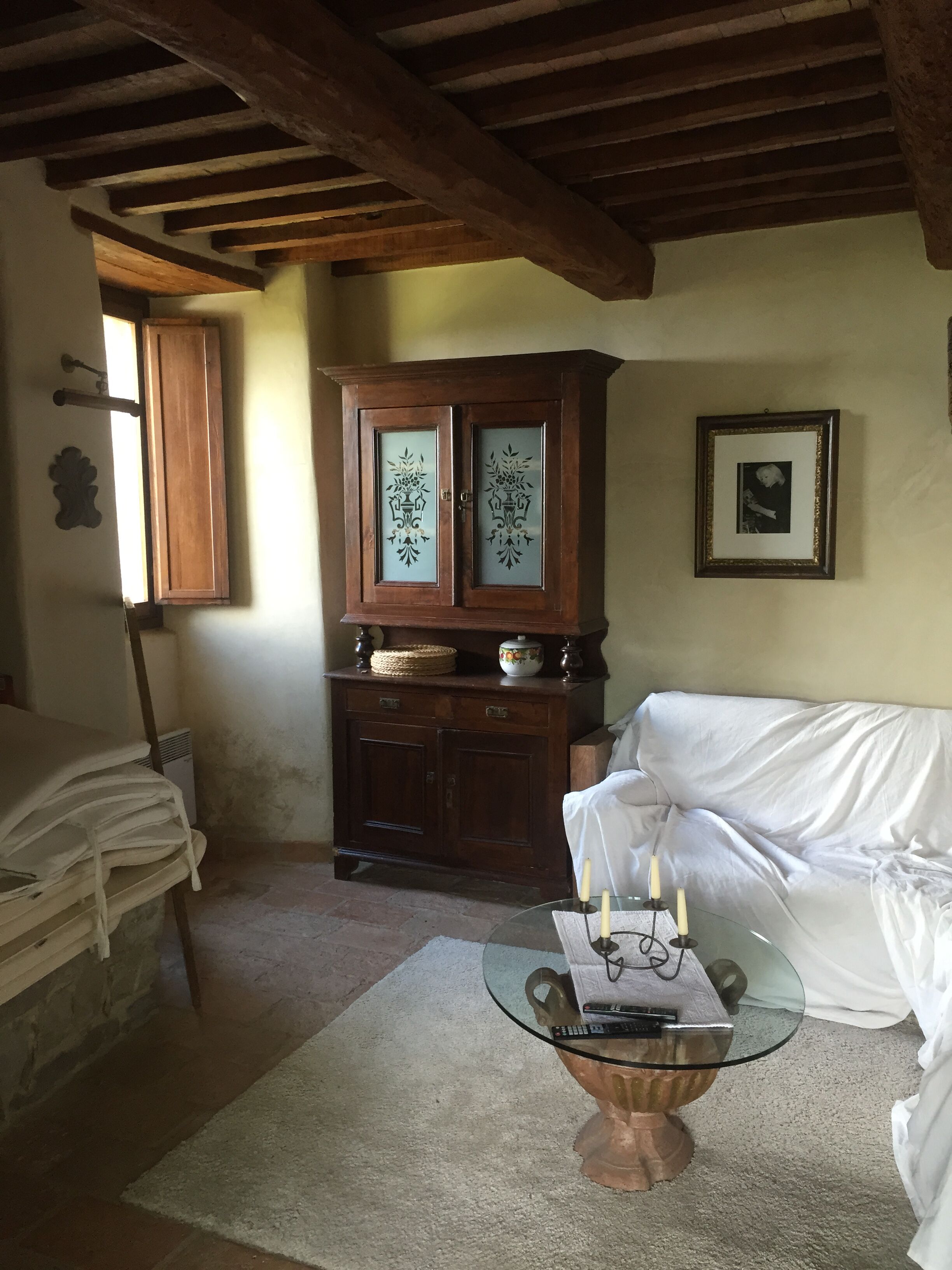 Charming apartment in the medieval village Montelagello with garden and pool