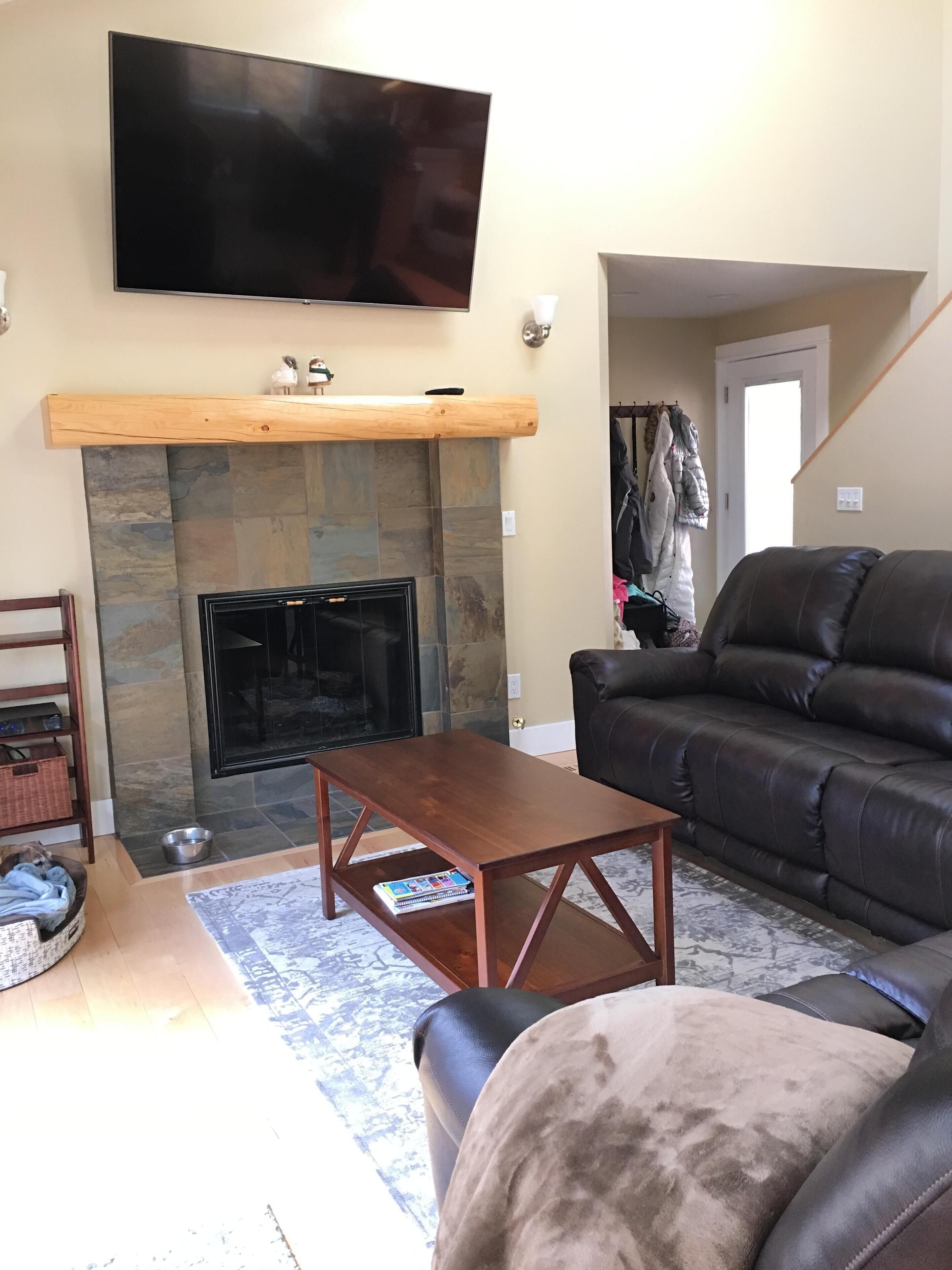 RENOVATED HOME, 8 SHARC Passes, ELECTRIC VEHICLE CHARGER