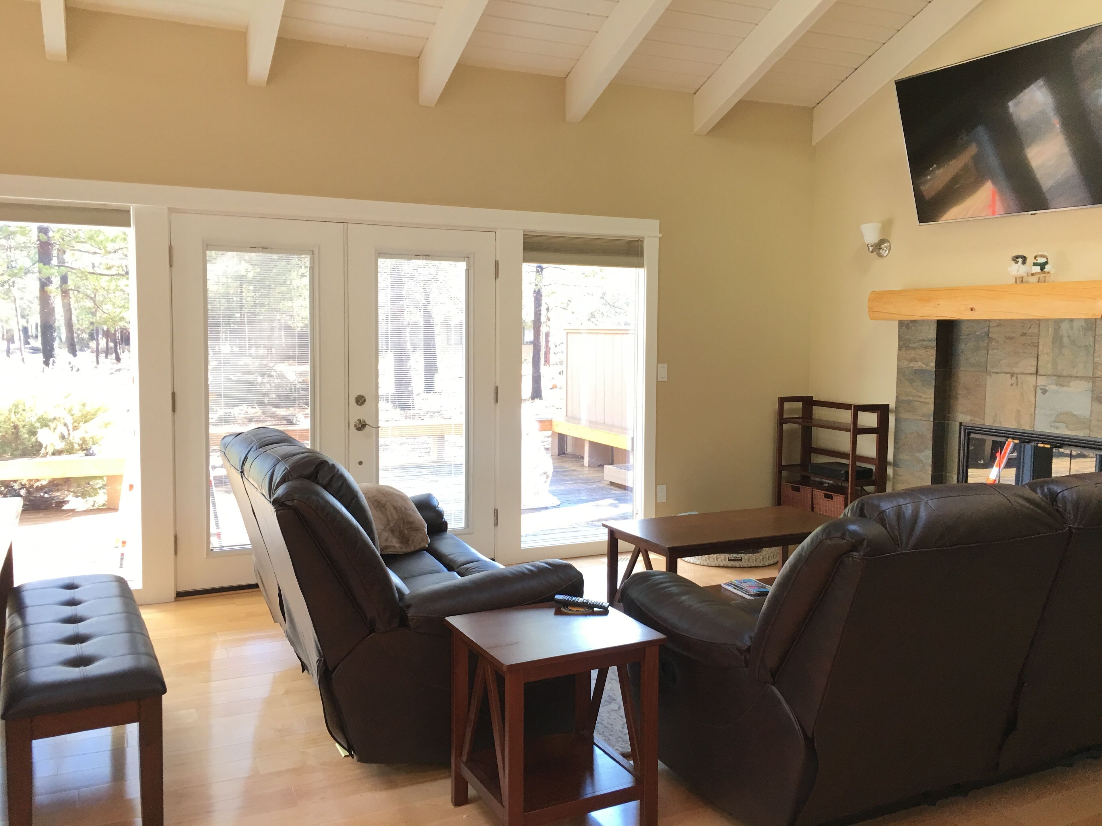 RENOVATED HOME, 8 SHARC Passes, ELECTRIC VEHICLE CHARGER