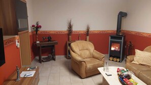 TV, fireplace, DVD player, books - 80 m², family-friendly, barrier-free apartment, overlooking the golf course (Sundern (Sauerland))