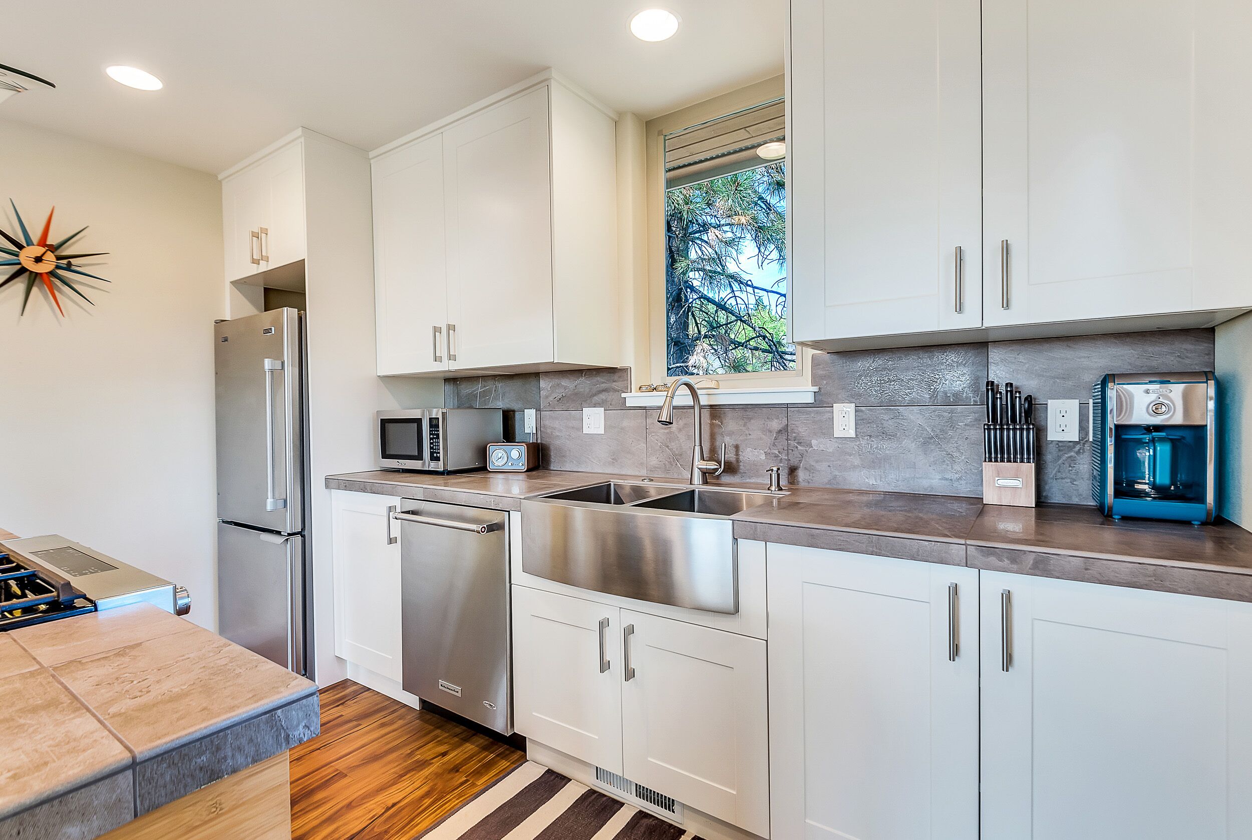 Cozy Modern Apartment Close To Town; Walk Everywhere