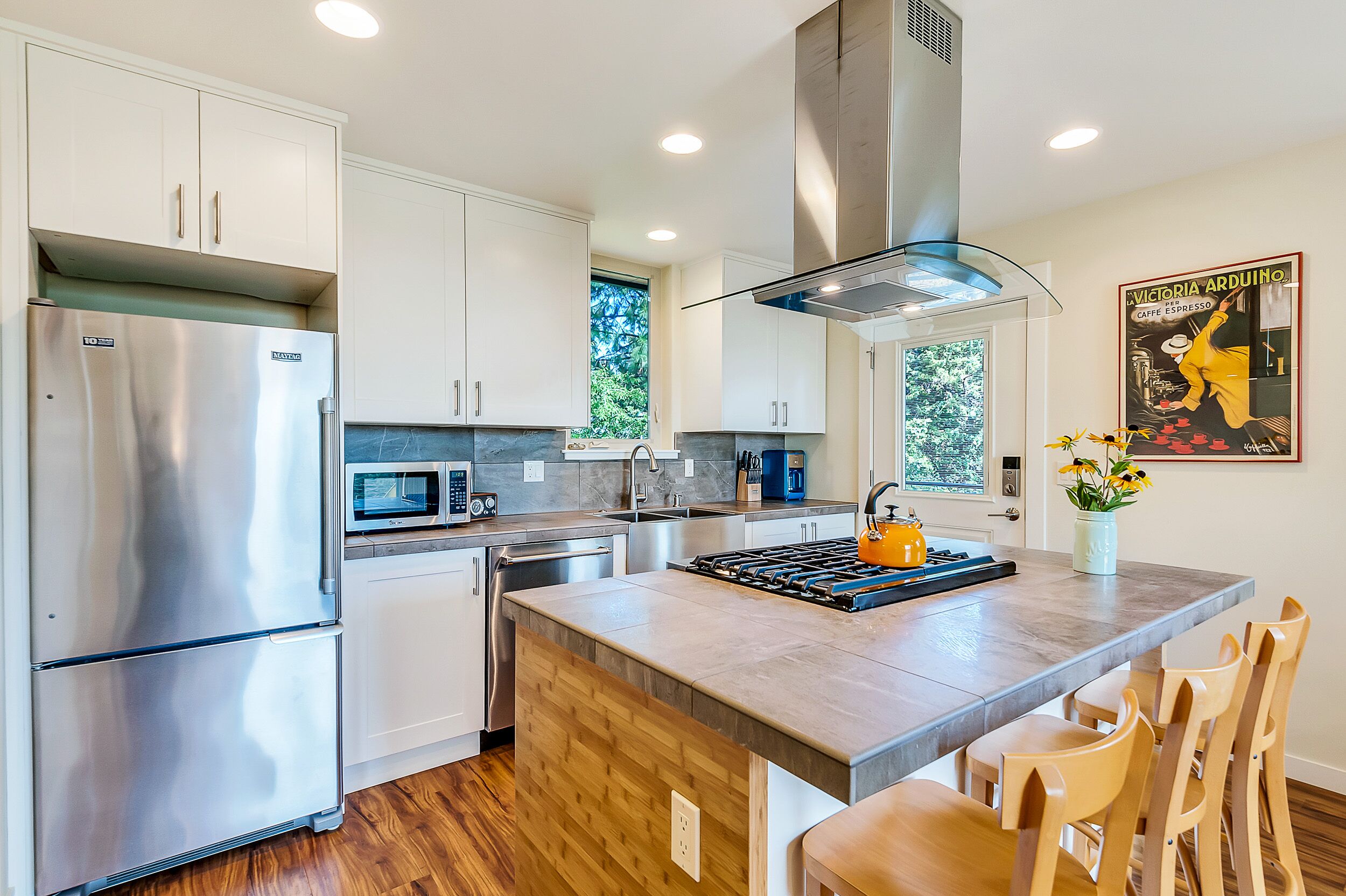 Cozy Modern Apartment Close To Town; Walk Everywhere