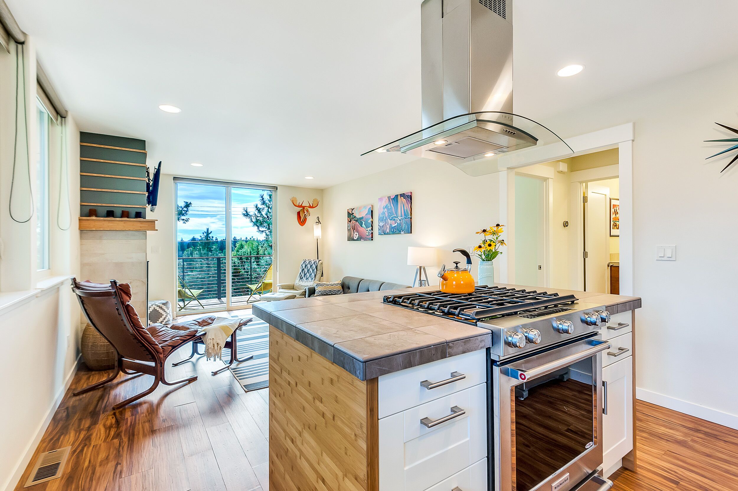 Cozy Modern Apartment Close To Town; Walk Everywhere