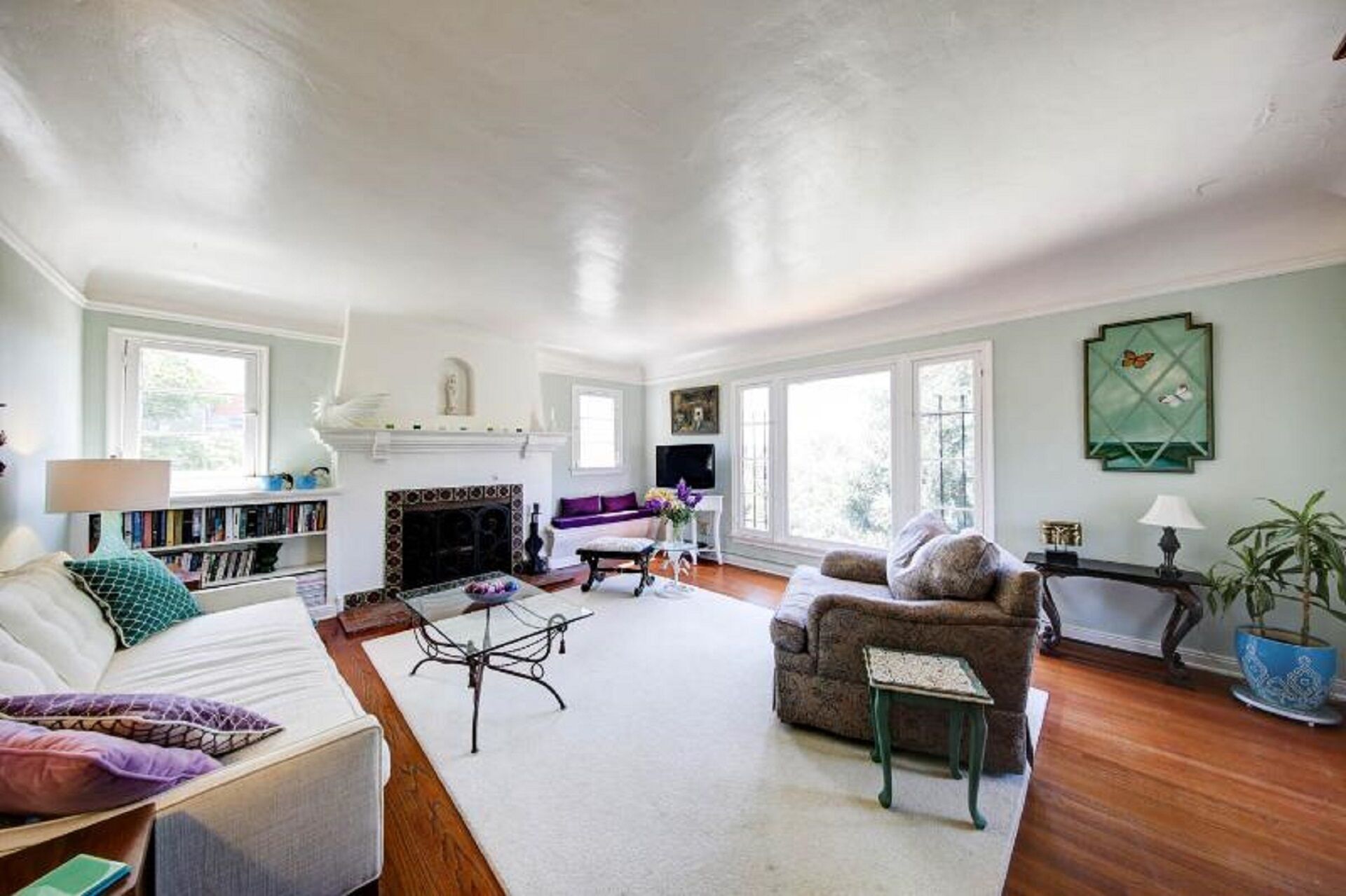 Serene Retreat Near Beaches, Mountains, Parks, Shops & Dining