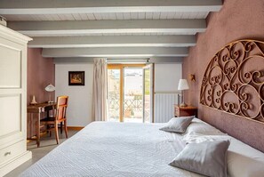 5 bedrooms, iron/ironing board, travel crib, free WiFi