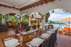 تناول الطعام بالخارج