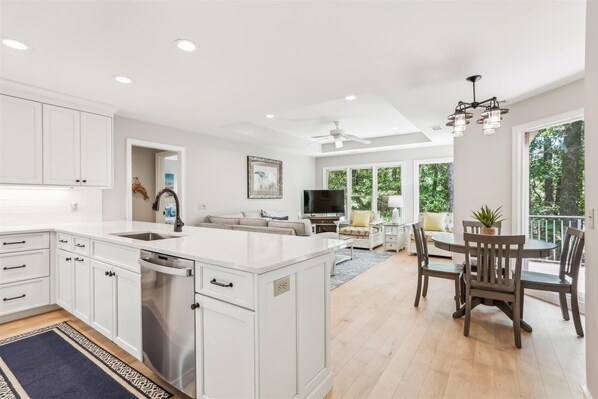 المنشأة من الداخل