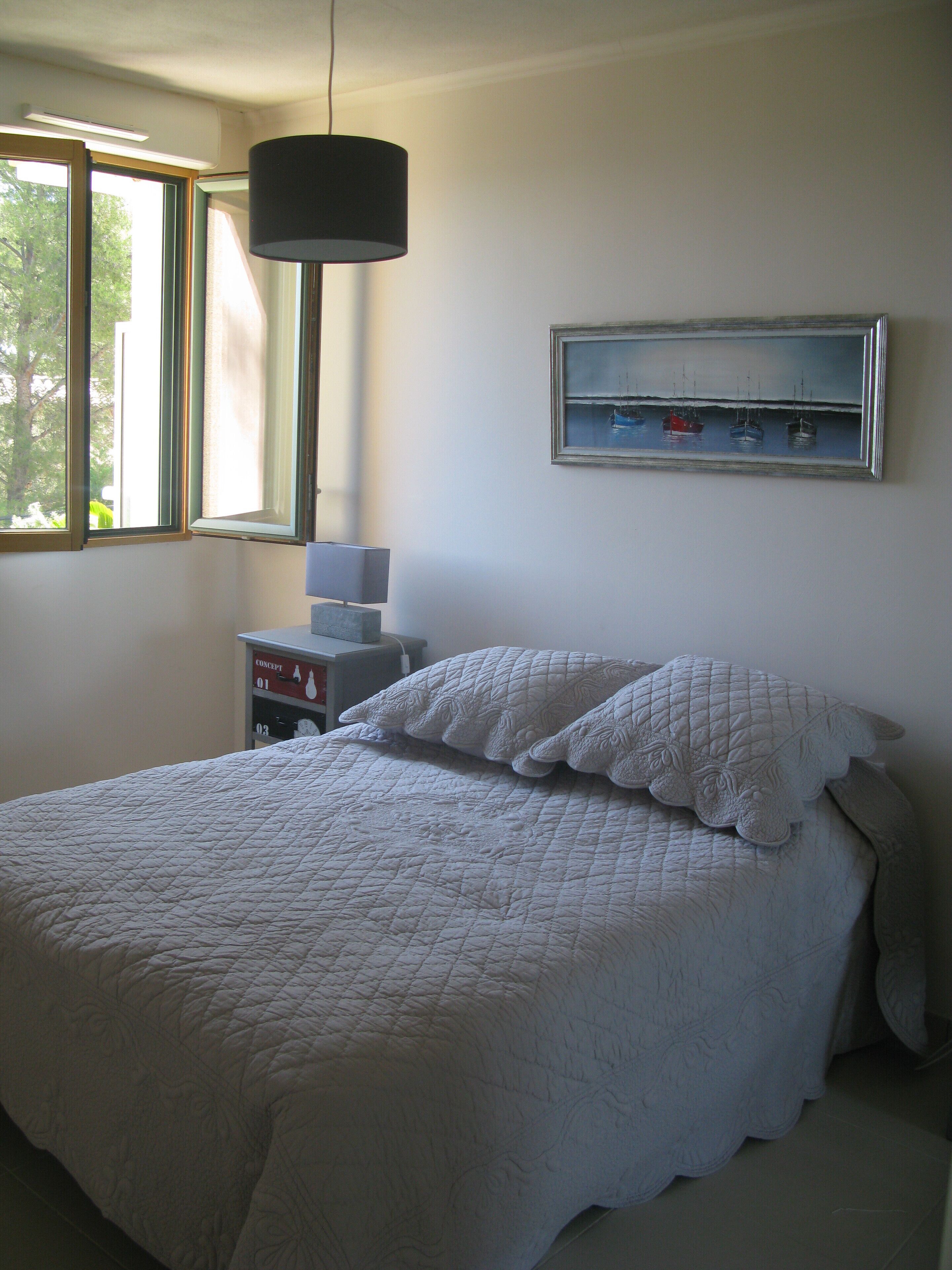 standing apart ,, cavalaire bay view, near downtown and beaches