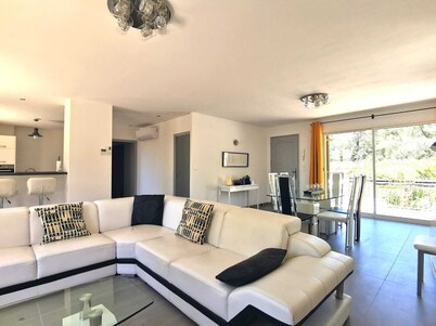 Recent villa 3 bedrooms, quiet village charm, pool near Aix and Luberon