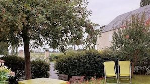 Unclassified image, 4 of 12, button - 2*-rated STUDIO in the countryside, 8 km south of BAYEUX, D-Day beaches. (Trungy)
