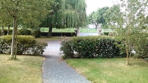 Unclassified image, 3 of 12, button - 2*-rated STUDIO in the countryside, 8 km south of BAYEUX, D-Day beaches. (Trungy)