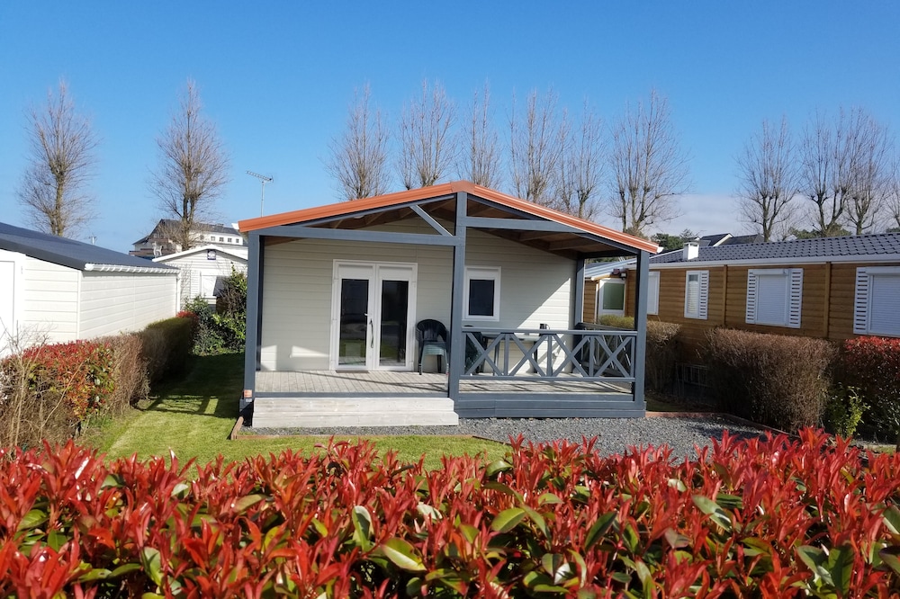 Beachfront cottage on the landing beaches, heated indoor pool
