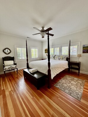 4 bedrooms, desk, iron/ironing board, free WiFi