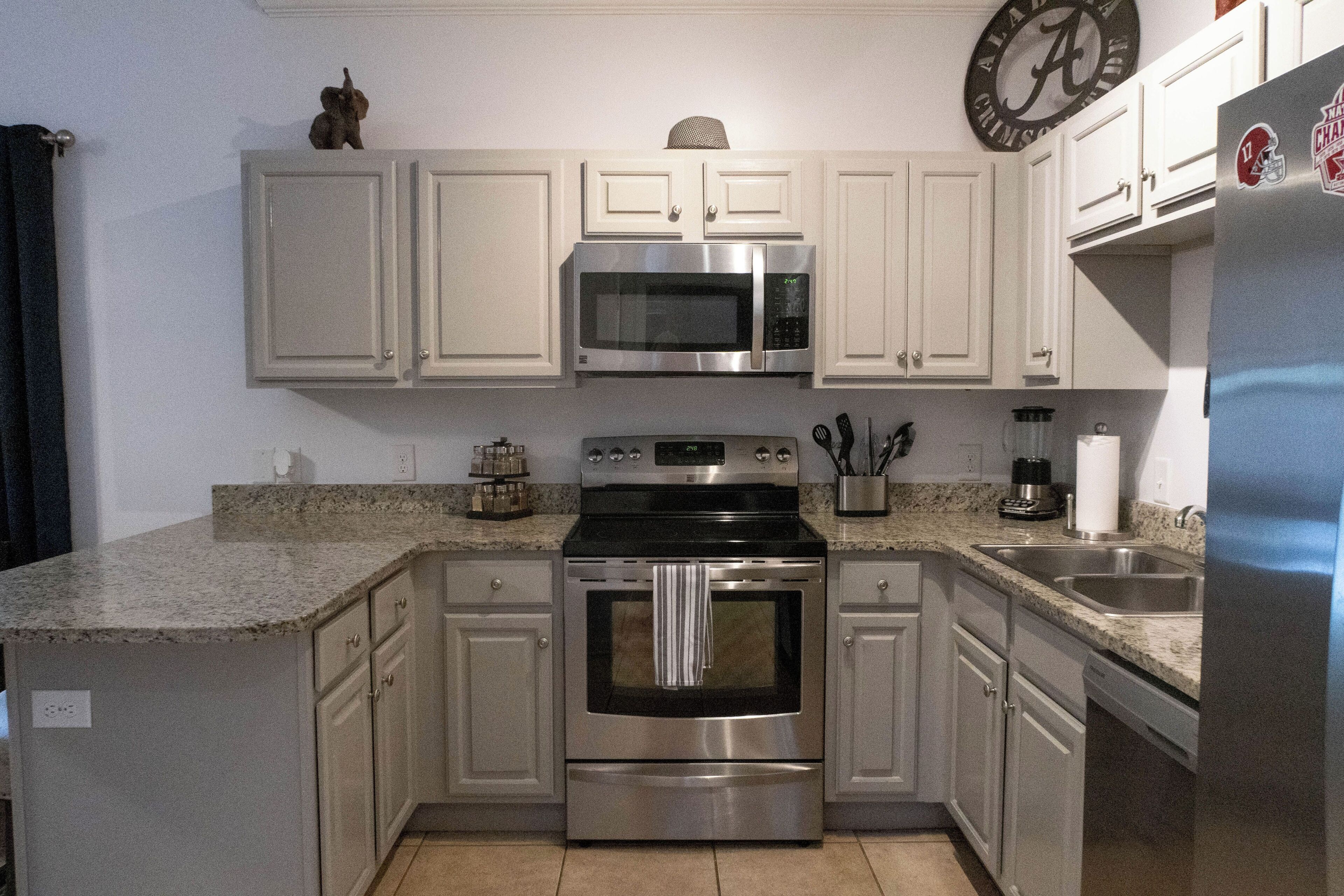 2 bedroom/ 2 bathroom blocks from the stadium!