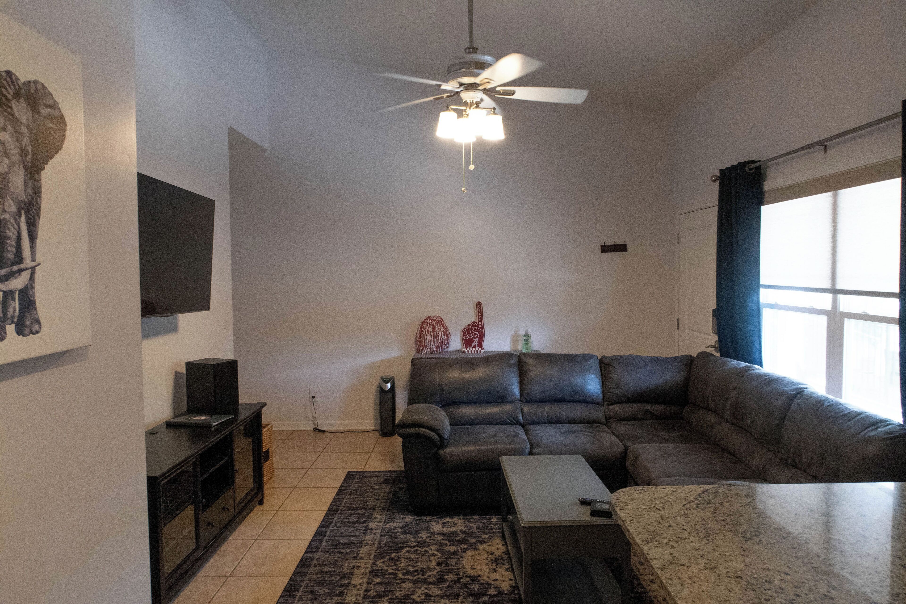 2 bedroom/ 2 bathroom blocks from the stadium!