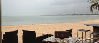 Charming Charentaise house on the island of Oléron, and its beach cabin