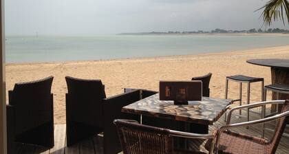 Charmante maison Charentaise sur lâĂźle dâOlĂ©ron, et sa Cabine de plage