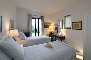 3 bedrooms, desk, iron/ironing board, WiFi