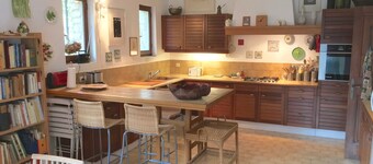 Charming Villa with Shaded Terrace, Pool and Luberon View