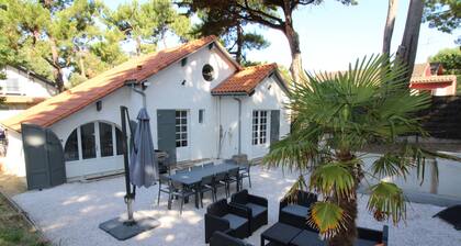 Charamante trendy and comfortable house 300m beach, 5mns market, large hotels