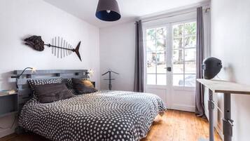 3 chambres, coffres-forts dans les chambres, fer et planche Ă repasser