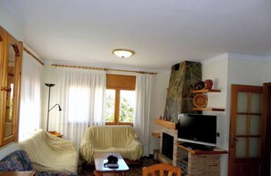 Smart TV, fireplace, DVD player