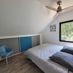 2 chambres, fer et planche à repasser, Wi-Fi, draps fournis