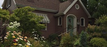 Delightful Cottage in Central Eugene