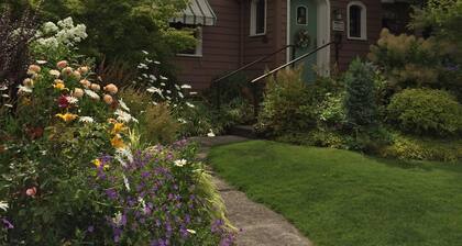 Delightful Cottage in Central Eugene