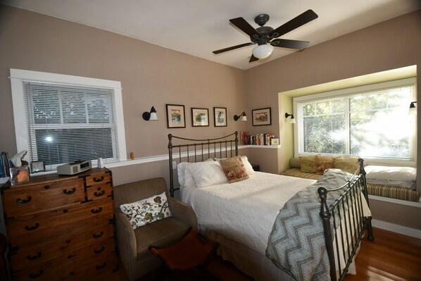 Iron/ironing board, travel cot, free WiFi, bed sheets