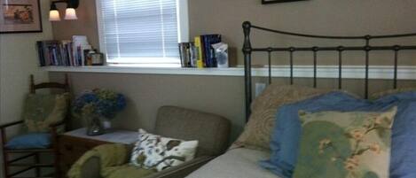 Iron/ironing board, travel crib, free WiFi, bed sheets