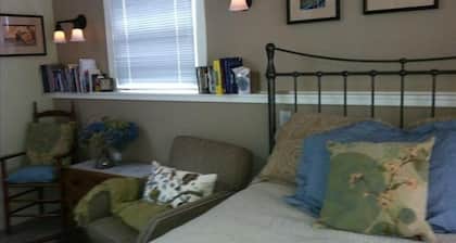 Delightful Cottage in Central Eugene