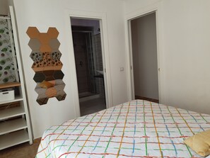 2 bedrooms, desk, iron/ironing board, free WiFi