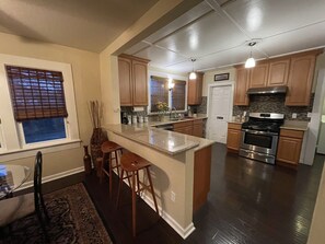 Fridge, microwave, oven, stovetop - Sparkling Clean-Convenient location! (Dixon)