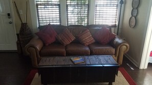 TV - Sparkling Clean-Convenient location! (Dixon)