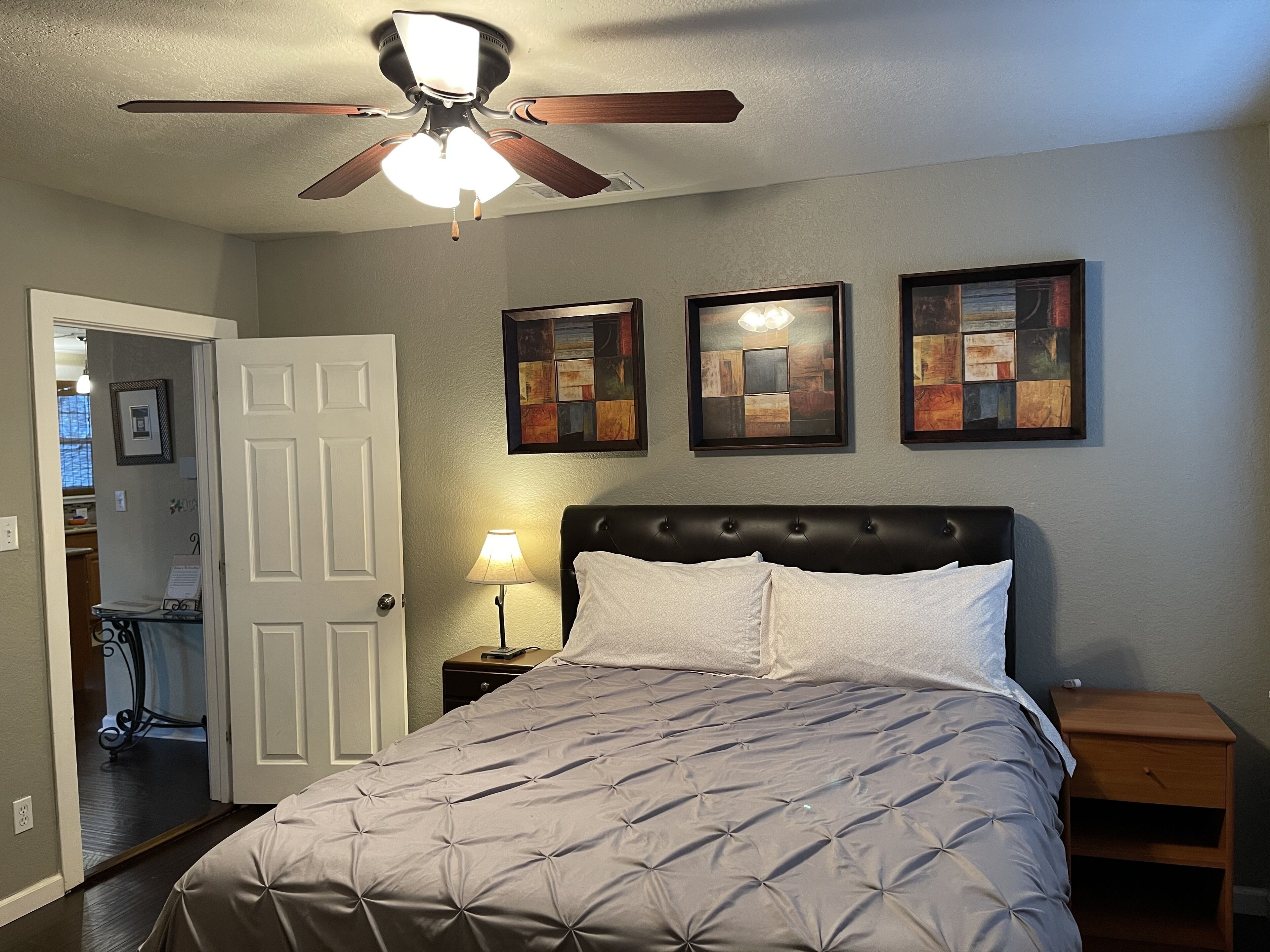 Sparkling Clean-Convenient location!