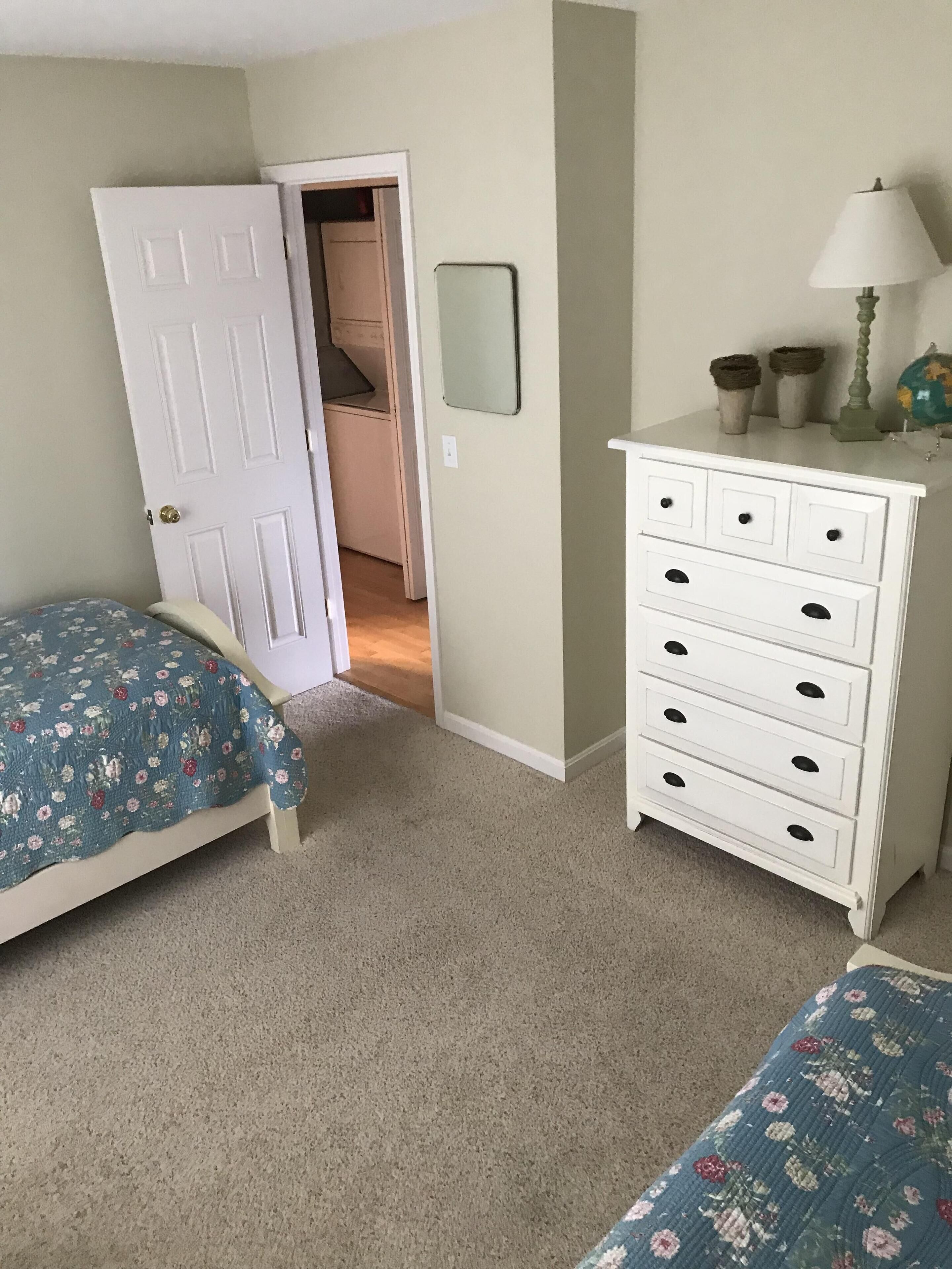 2 bedrooms, iron/ironing board, Internet, bed sheets